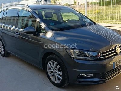 Usado VW Touran Advance 115 CV (84 kW) 2017 Gris / plata Monovolumen