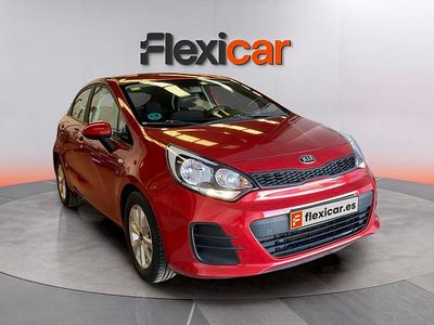 Usado Kia Rio 84 CV (61 kW) 2017 Rojo Berlina