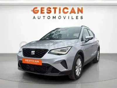 Usado Seat Arona Style 110 CV (80 kW) 2023 Gris / plata SUV