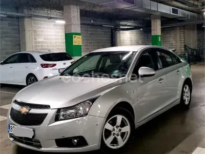 Usado Chevrolet Cruze LT 124 HP (91 kW) 2011 Cinzento Sedan