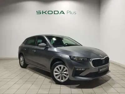 Usado Skoda Scala Selection 116 CV (85 kW) 2025 Gris Utilitario