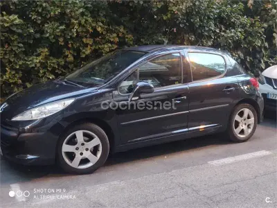 Usado Peugeot 207 70 CV (51 kW) 2009 Negro Berlina