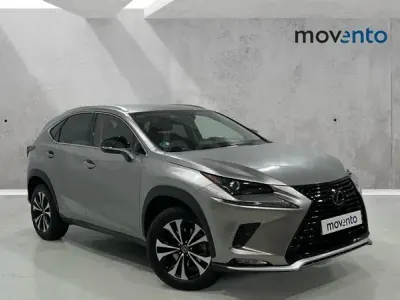 Usado Lexus NX300h 197 CV (144 kW) 2021 Gris / plata SUV