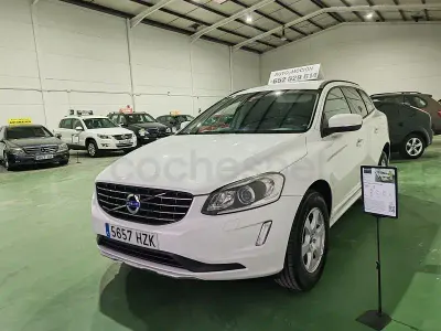 Usado Volvo XC60 Momentum 136 CV (100 kW) 2014 Blanco SUV