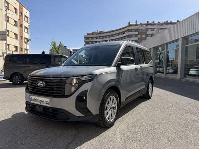 Usado Ford Tourneo Courier Titanium 125 CV (91 kW) 2024 Gris / plata Monovolumen