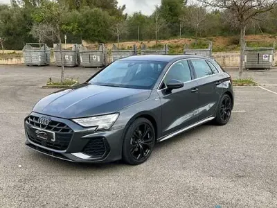 Usado Audi A3 Sportback Ambiente 150 CV (110 kW) 2025 Gris Utilitario