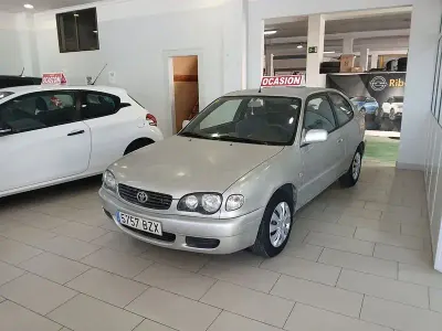 Usado Toyota Corolla Terra 70 CV (51 kW) 2002 Gris / plata Berlina