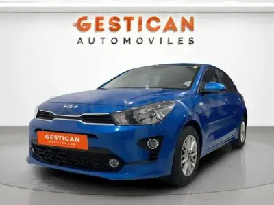 Usado Kia Rio 84 CV (61 kW) 2023 Azul Berlina