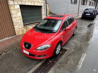 Usado Seat Leon Sport 105 CV (77 kW) 2006 Rojo Utilitario
