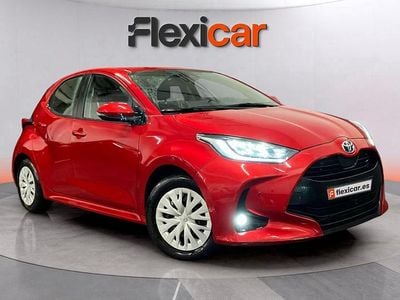 Granate Usado 2023 Toyota Yaris Hybrid Active Berlina | 16.490 € (Super precio)