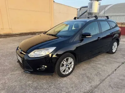 Usado Ford Focus Trend 109 CV (80 kW) 2012 Negro Familiar