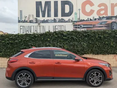 Usado Kia XCeed 141 CV (103 kW) 2022 Granate SUV