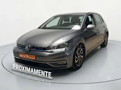 Usado VW Golf VII Advance 150 CV (110 kW) 2018 Gris / plata Berlina