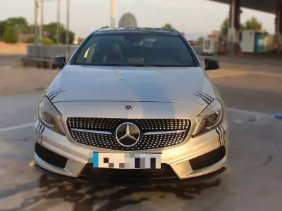 Usado Mercedes A250 AMG line 211 CV (155 kW) 2013 Gris Utilitario