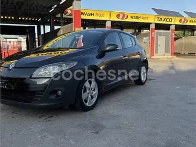 Usado Renault Mégane III Expression 105 CV (77 kW) 2010 Gris / plata Berlina