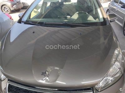 Usado Peugeot 208 Active 82 CV (60 kW) 2014 Gris / plata Utilitario