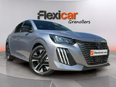 Usado Peugeot 208 Allure 101 CV (74 kW) 2025 Gris Utilitario
