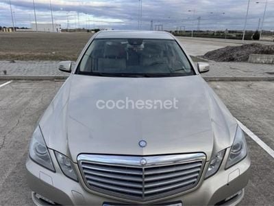 Usado Mercedes E220 Elegance 170 CV (125 kW) 2009 Beige Berlina