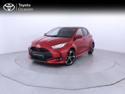 Nuevo Toyota Yaris Style 131 CV (96 kW) 2026 Rojo Utilitario