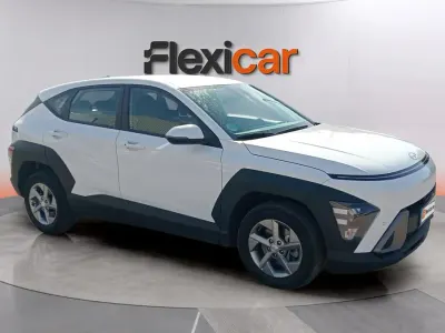 Usado Hyundai Kona 120 CV (88 kW) 2023 Blanco SUV