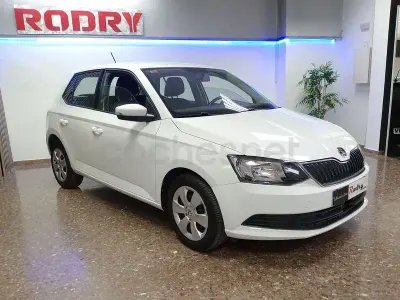 Usado Skoda Fabia Ambition 75 CV (55 kW) 2016 Blanco Berlina
