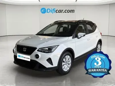 Usado Seat Arona Style Plus 110 CV (80 kW) 2022 Blanco SUV