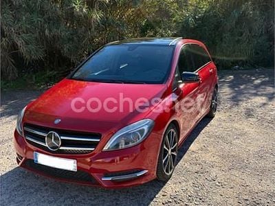 Rojo Usado 2014 Mercedes B180 Monovolumen | 14.990 € (Precio justo)