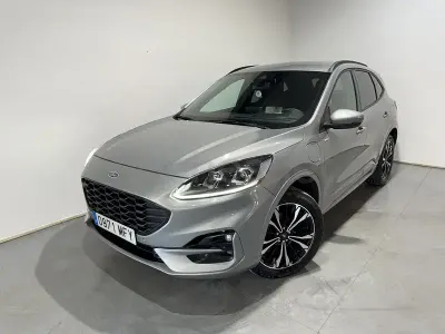 Usado Ford Kuga ST-Line 225 CV (165 kW) 2023 Gris / plata SUV