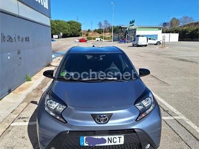 Usado Toyota Aygo X Play 72 CV (52 kW) 2025 Gris / plata SUV