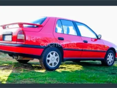 Usado Nissan Sunny 143 CV (105 kW) 1992 Rojo Berlina