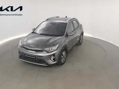 Usado Kia Stonic 100 CV (73 kW) 2025 Gris / plata SUV