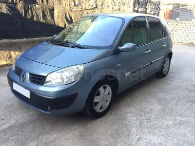 Usado Renault Scénic Authentique 120 CV (88 kW) 2004 Gris / plata Monovolumen