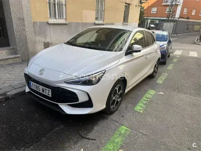 Używany MG MG3 Luxury 195 KM (143 kW) 2024 Biały Hatchback