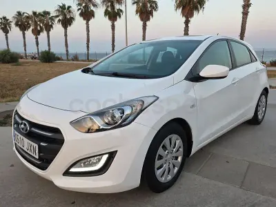 Usado Hyundai i30 90 CV (66 kW) 2017 Blanco Berlina