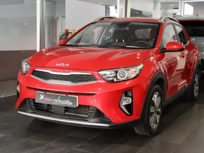 Nuevo Kia Stonic 100 CV (73 kW) 2025 Rojo SUV