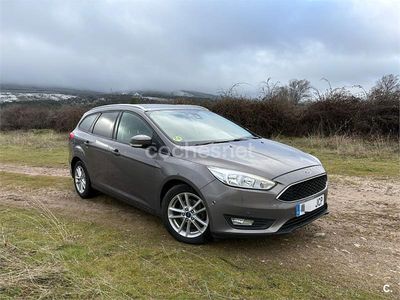 Usado Ford Focus 115 CV (84 kW) 2015 Gris / plata Berlina