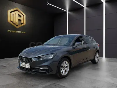 Usado Seat Leon Style 130 CV (95 kW) 2022 Gris / plata Berlina