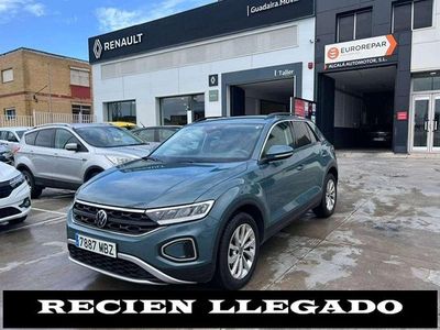 Azul Usado 2022 VW T-Roc Life SUV | 21.999 € (Un poco caro)