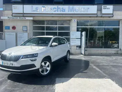 Usado Skoda Karoq Ambition 150 CV (110 kW) 2021 Blanco SUV