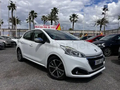 Usado Peugeot 208 Active 100 CV (73 kW) 2016 Blanco Utilitario
