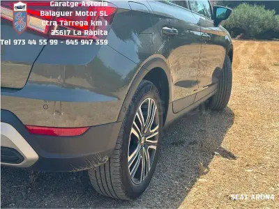 Usado Seat Arona Xperience 115 CV (84 kW) 2025 Gris / plata SUV