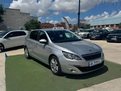 Usado Peugeot 308 Style 120 CV (88 kW) 2017 Gris / plata Berlina