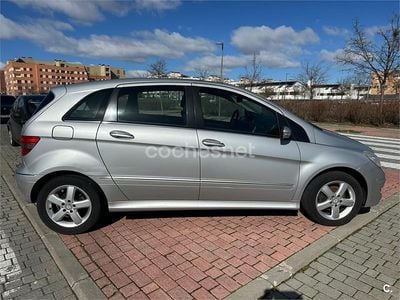 Usado Mercedes B150 95 CV (69 kW) 2007 Gris / plata Monovolumen