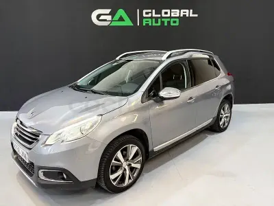Usado Peugeot 2008 Allure 100 CV (73 kW) 2016 Gris / plata SUV