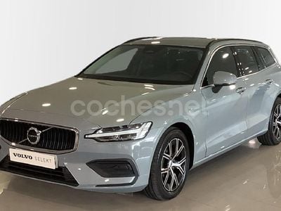 Gris / plata Usado 2025 Volvo V60 Core Familiar | 36.900 € (Buen precio)