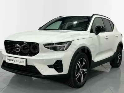 Usado Volvo XC40 Plus 163 CV (119 kW) 2025 Blanco SUV