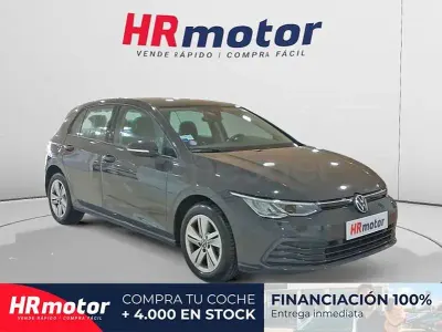Usado VW Golf VIII Life 150 CV (110 kW) 2021 Gris / plata Berlina