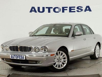 Usado Jaguar XJ 300 CV (220 kW) 2003 Plateado Berlina