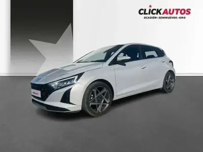 Usado Hyundai i20 101 CV (74 kW) 2025 Gris Utilitario