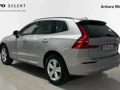 Käytetty Volvo XC60 Core 197 HP (144 kW) 2023 Harmaa Katumaasturi